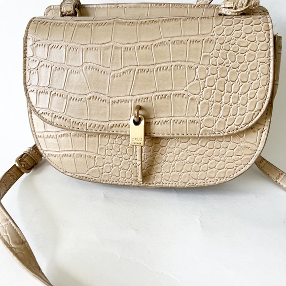 Penelope and Monica Cruz Carpisa Crossbody Bag - Picture 1 of 7